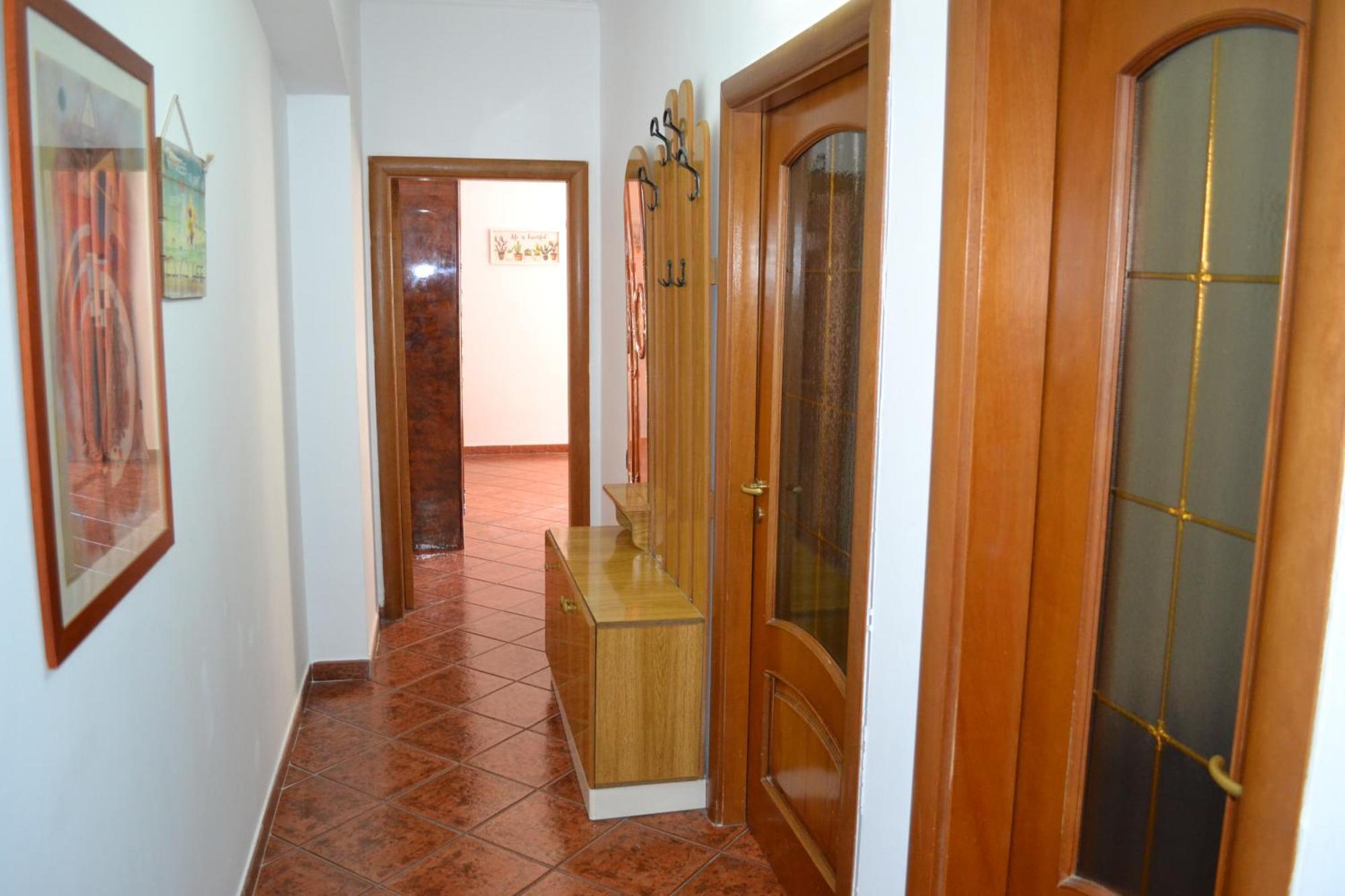 Central 5 Bedrooms Apartment Partial Seaview Влёра Экстерьер фото