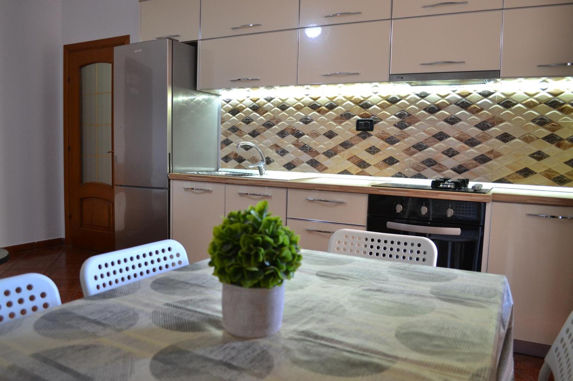 Central 5 Bedrooms Apartment Partial Seaview Влёра Экстерьер фото