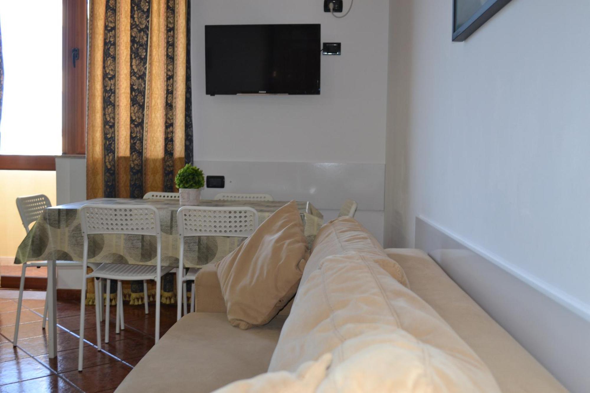 Central 5 Bedrooms Apartment Partial Seaview Влёра Экстерьер фото