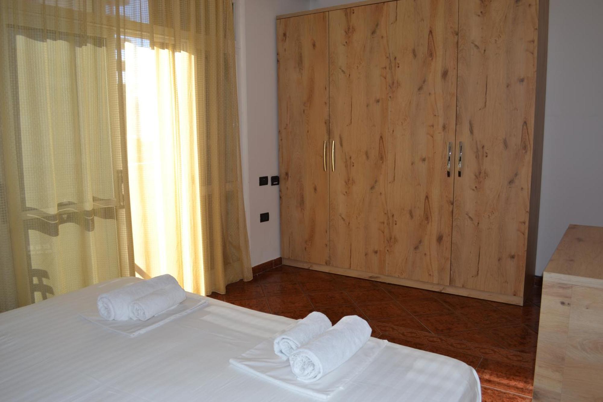 Central 5 Bedrooms Apartment Partial Seaview Влёра Экстерьер фото