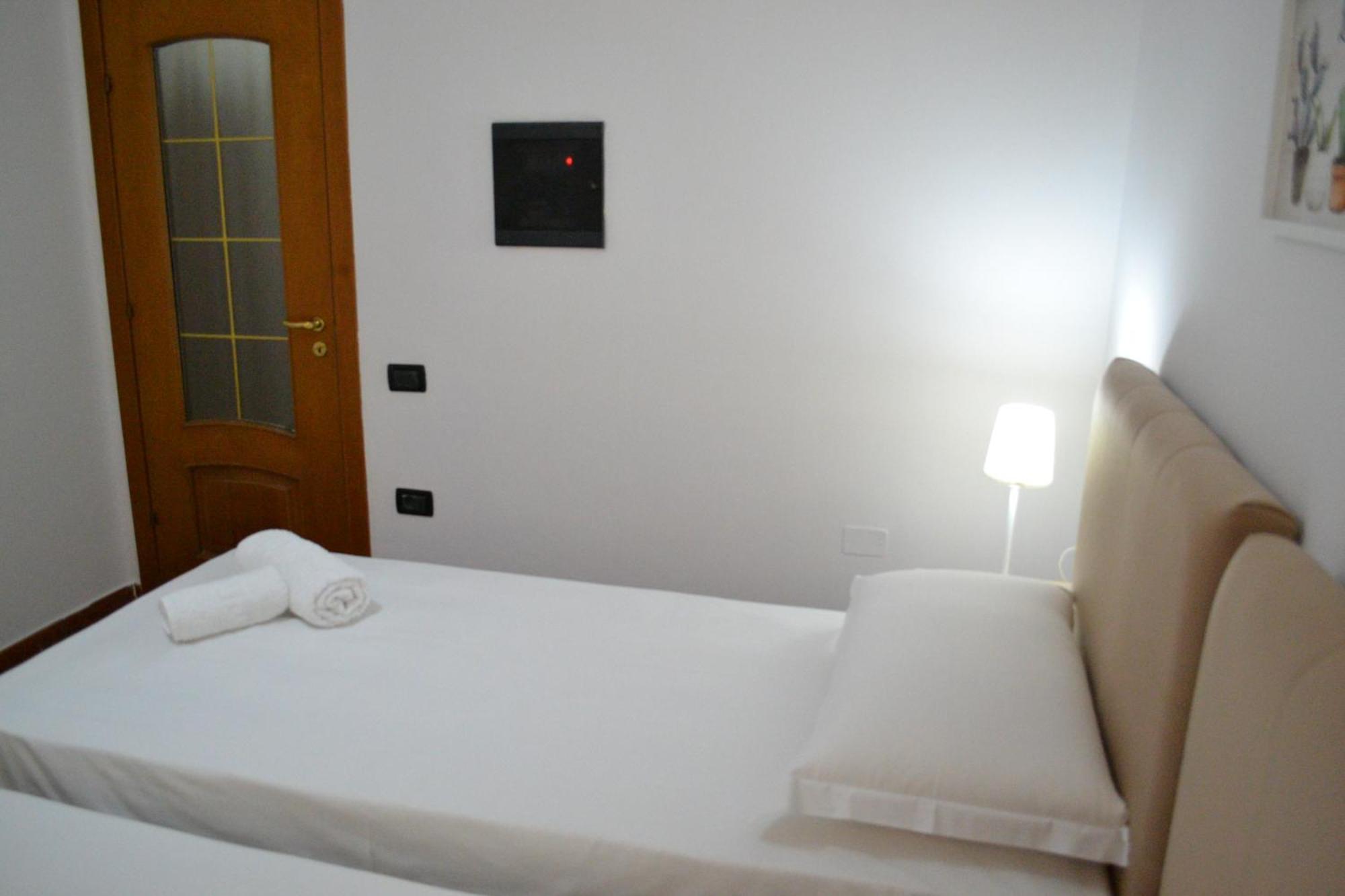 Central 5 Bedrooms Apartment Partial Seaview Влёра Экстерьер фото