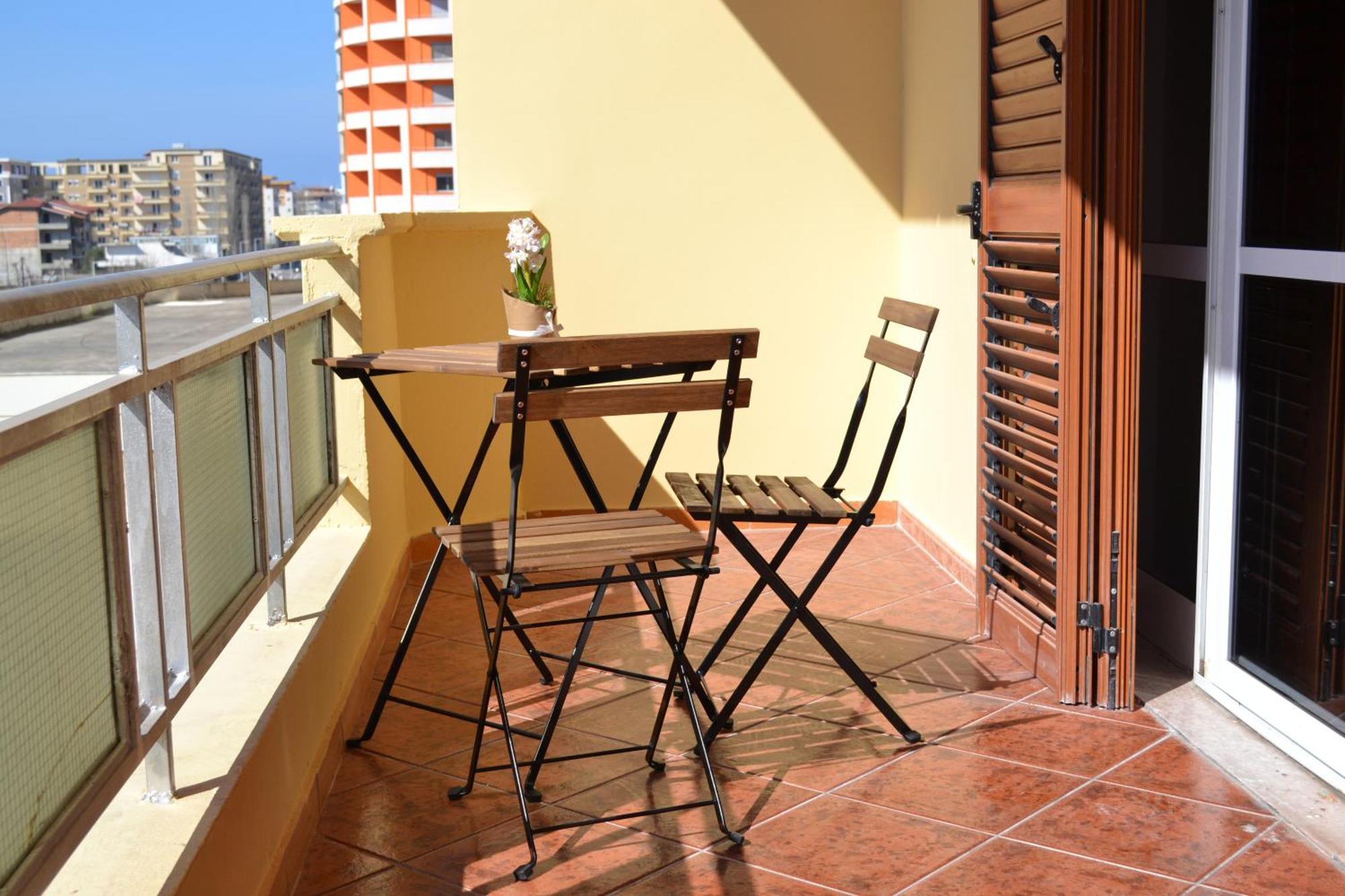 Central 5 Bedrooms Apartment Partial Seaview Влёра Экстерьер фото