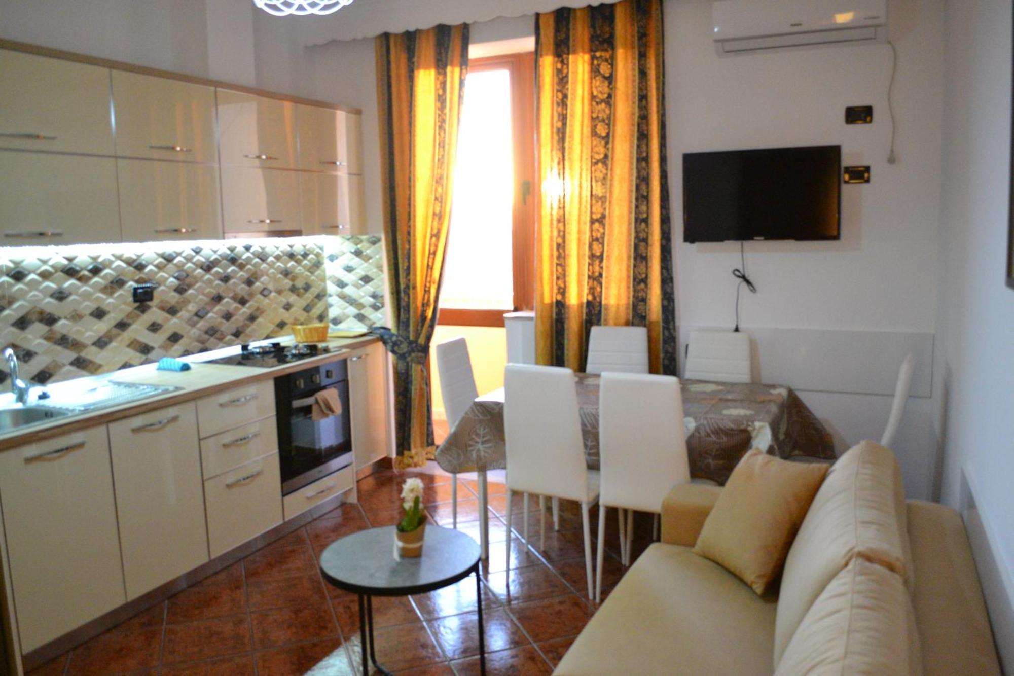 Central 5 Bedrooms Apartment Partial Seaview Влёра Экстерьер фото